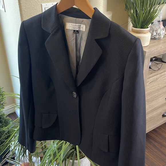 TAHARI BLACK BLAZER SiZE 8P - Picture 3 of 14